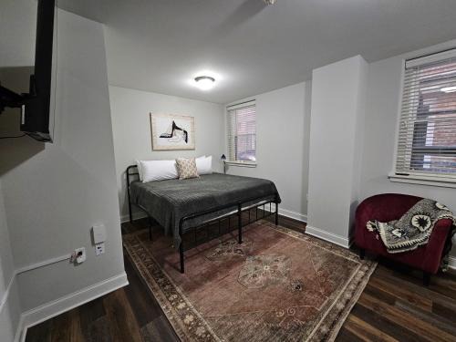 Champaign Apartment | Cozy King Bed Stay at the Historic Inman - 201