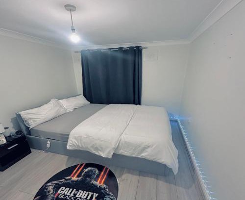 Goresbrook House | Cozy Kingsize Room in London