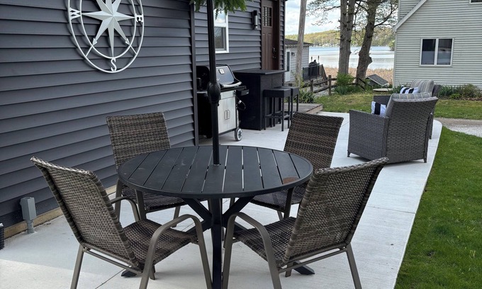 Syracuse Cottage | Cozy lake Cottage on Dewart Lake with hottub, 1 mile from Blue Barn Berry Farm