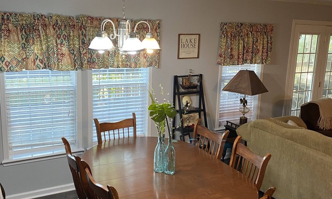 Morris House | Cozy Lake Eufaula House seconds from White Oak