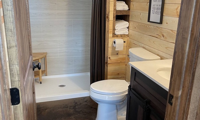 Grove Cabin | Cozy lake front Cabin that's perfect for two!