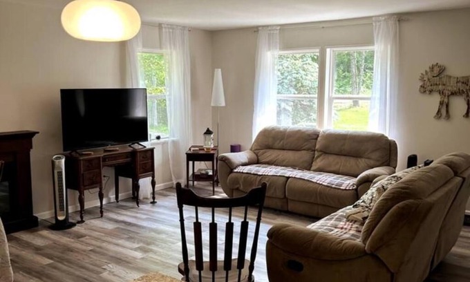 North Lake George Cabin | Cozy Lake George Cabin Swim in the summer and ski in the winter !
