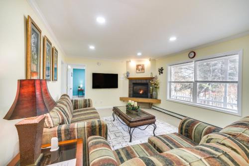 Lake Luzerne-Hadley House | Cozy Lake Luzerne Home - 1 Mi to Wayside Beach!