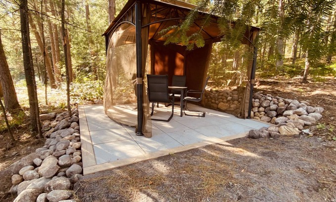 Bonfield Cottage | Cozy Lakefront Cottage with Sandy Beach