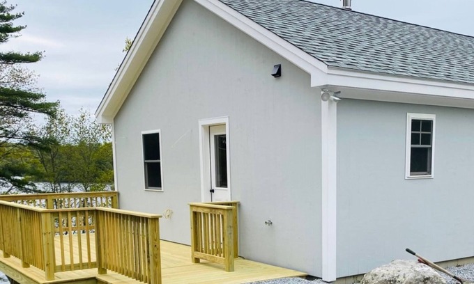 Newcastle Cottage | Cozy Lakefront Cottage with Stunning Views, Deck, BBQ Grill, and Outdoor Firepit
