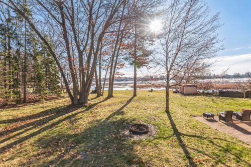 Kalamazoo House | Cozy Lakefront Studio On Long Lake! home