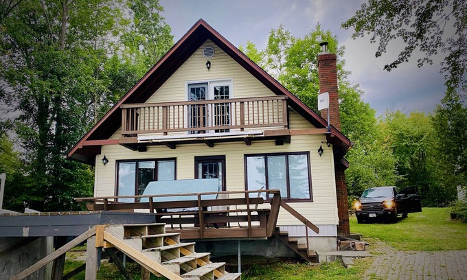 West Nipissing Cottage | Cozy Lakeside Cottage with Private Pool in the Summer