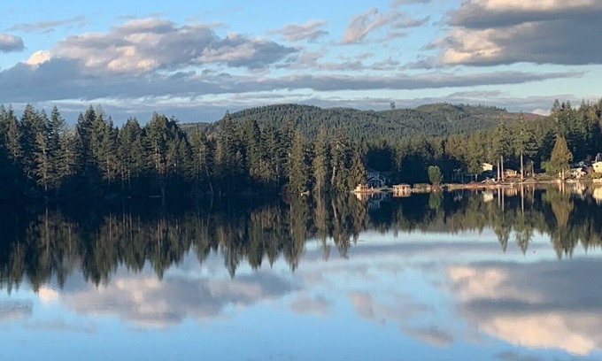 Shelton House | Cozy Lakeside Cottage 1.5 hours from Seattle