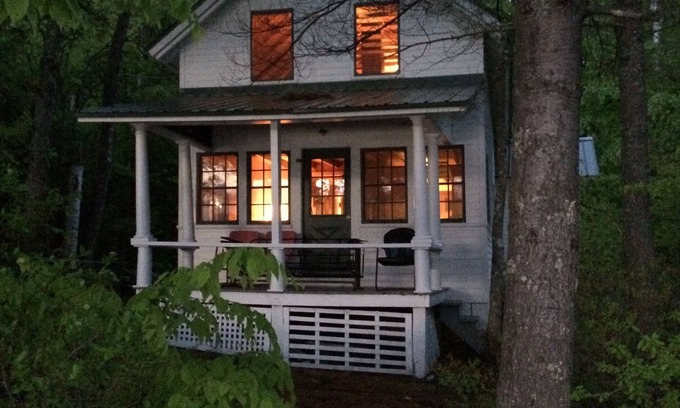 Bryant Pond Cottage | Cozy, lakeside cottage for your family vacation
