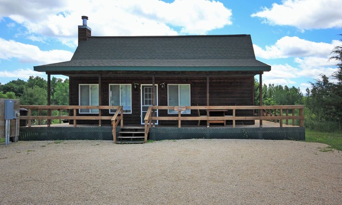 Littleport Cabin | Cozy Lakeview Chalet