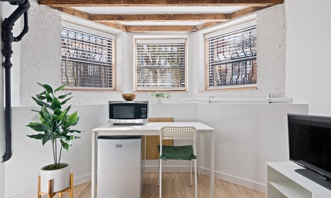 Bushwick House | Cozy, Large, Clean & Fully Furnished Bedroom in Bushwick - Near L Train