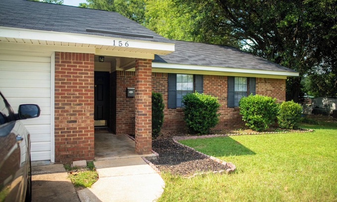 Albany House | Cozy Leesburg, Ga Retreat, Remodeled and designed for comfort. Pet-Friendly!