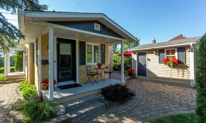 Mont-St-Hilaire House | Cozy little house next to Montreal with all the services and activities around.