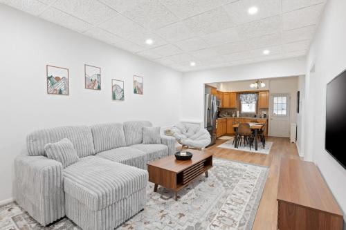 Lodi Apartment | Cozy Lodi Home ,23m to NYC, 3Car Driveway