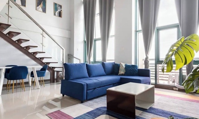 Bagumbayan Apartment | Cozy Loft Apartment in Eastwood City - 5 mins walk to the mall, with pool & gym!