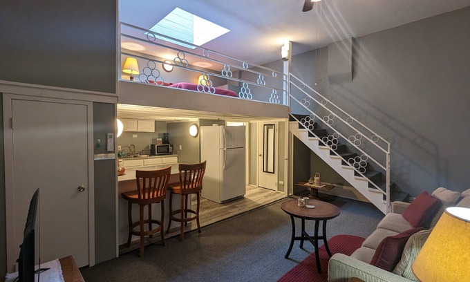 Robinson Apartment | Cozy Loft Hideaway in Robinson