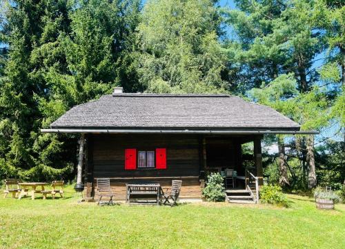 Petschnitzen House | Cozy Log Cabin near Faaker See