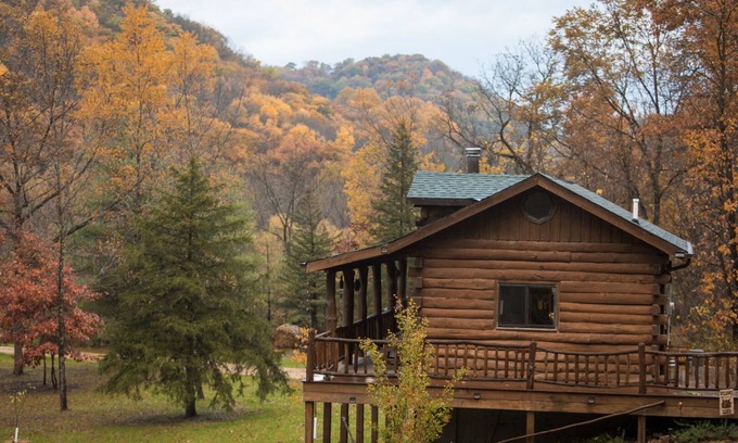 Ferryville Cabin | Cozy Log Cabin w/Hot Tub - King Bed - Private Acreage - Mississippi Getaway