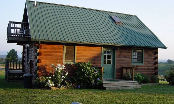 Lexington Cabin | Cozy Log Cabins close to VMI, W&L,VHC & downtown historic Lexington.Dog friendly