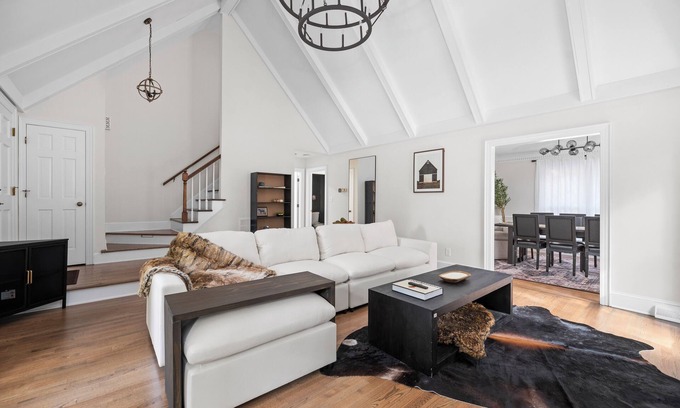 Marvin House | Cozy/Luxe Countryside Estate on Private Grounds in South CLT- King Suite!