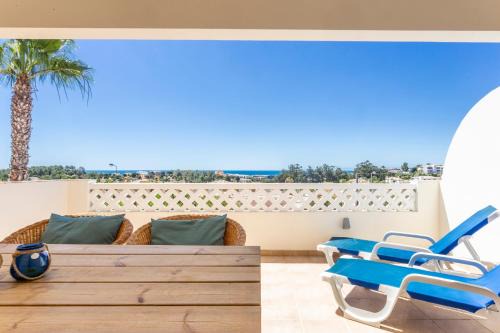 Calicas Apartment | Cozy & Luxurious Getaway - 3 Decks Oceanview & Pool - Sao Jose