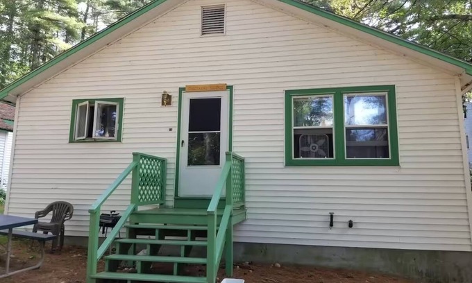 Raymond Cottage | Cozy Maine Cottage with Stunning Views & Waterfront Access on Panther Pond