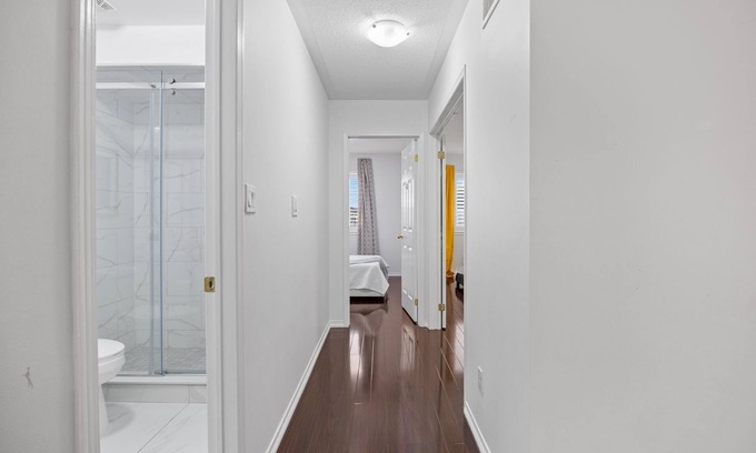 Ajax House | Cozy Master En-suite in Ajax (Student/Working Professional/Short Stay/Long Term)