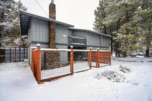 Southeast Bend Apartment | Cozy mid-century getaway near Downtown