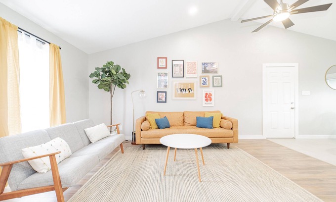 Allen House | Cozy, Mid Century Modern, recently remodeled 3/2 in Allen