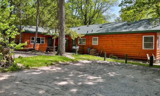Puposky Cabin | Cozy Minnesota Cabin - Steps to Resort Amenities