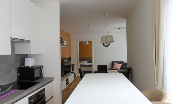 Donaustadt Apartment | Cozy, Modern 1-bdrm Apt w/Garage near VIC-UNO City
