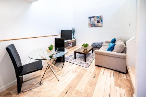 Wilshire Apartment | Cozy Modern 2-Bedroom 3 levels Loft central Location Close to Downtown LA