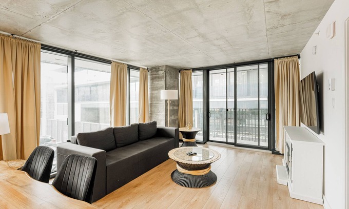 Griffintown Apartment | Cozy & Modern 2BR Condo w/Pool & Terrace | Prime Griffintown Location