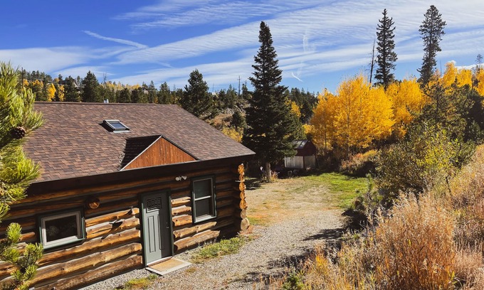 Alpine Acres Cabin | Cozy, Modern Log Cabin Getaway ~ 20 Min to Winter Park