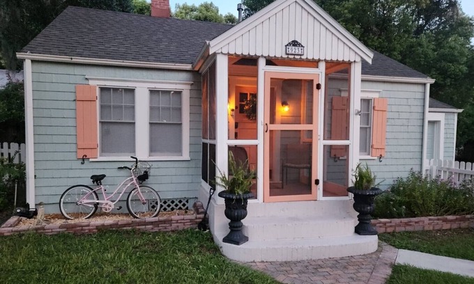 Mount Dora Cottage | Cozy Mount Dora Cottage/Walk Downtown/Pet Friendly/Fenced Yard