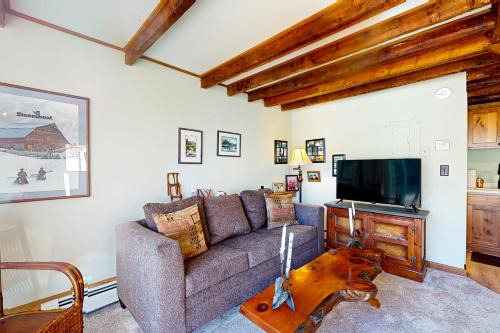 Proctorsville Apartment | Cozy Mountain Getaway