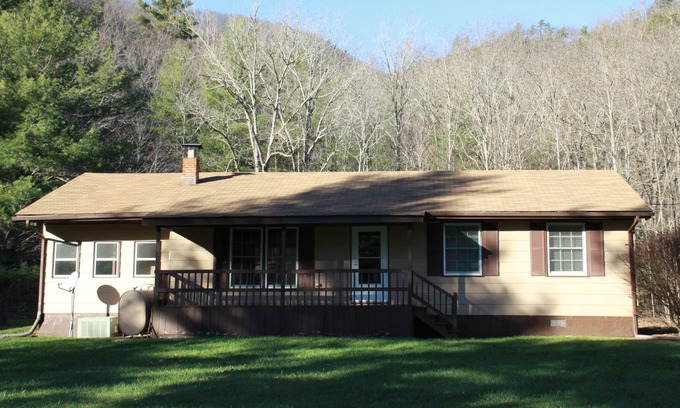 Vesuvius House | Cozy Mountain House Near VMI, W&L, And Horse Center