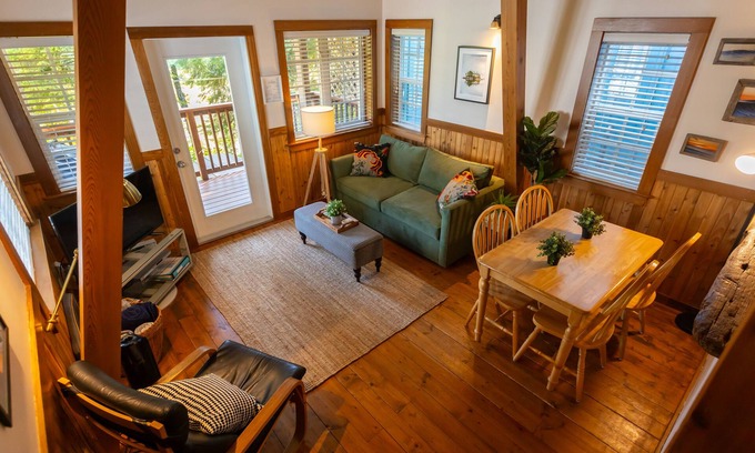 Ucluelet Cottage | Cozy Mountain View Cove-side Cottage & Sauna