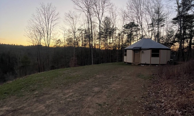 Marshall Cottage | Cozy Mountain Yurt Retreat – in the Heart of Marshall, NC