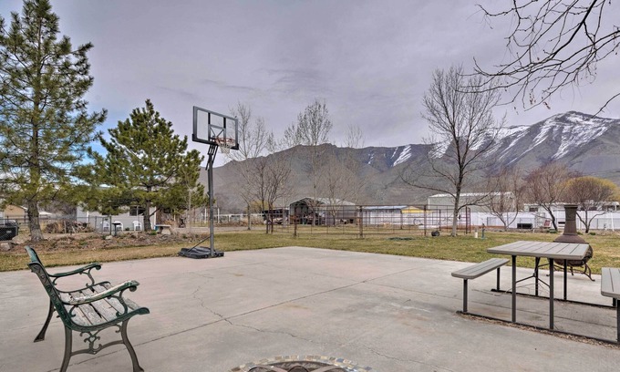 Lake Point Apartment | Cozy Mtn Apt ~10Mi to Great Lake State Park