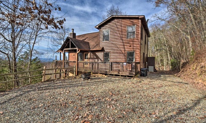Murphy House | Cozy Murphy Cabin with Mountain Views and Fire Pits!