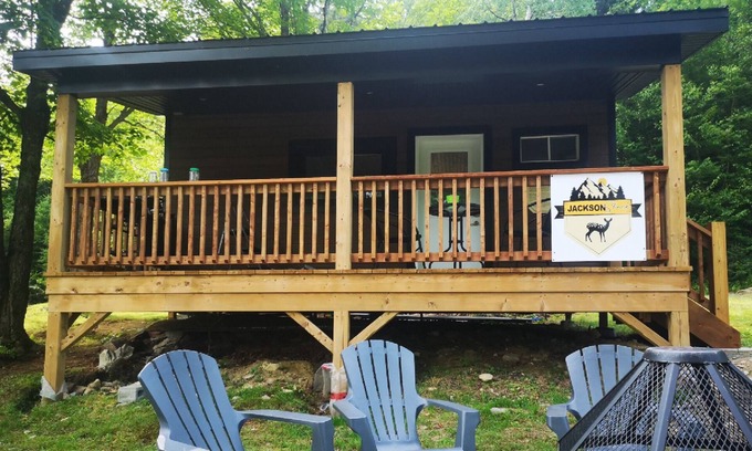 Sainte-Marguerite Ski Chalet | Cozy nature stay: Wi-Fi, air conditioning, BBQ balcony; near Miller Zoo, ideal f