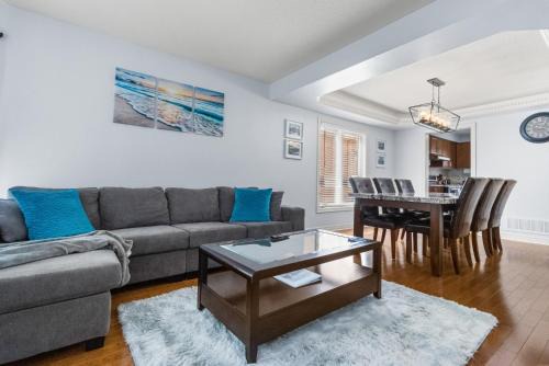 Glendale House | Cozy Niagara Retreat Near Wineries & Falls