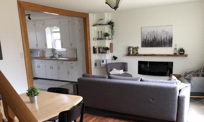 Erickson House | Cozy Nr Clear Lk, 3Qn beds, Spa, free parking Wifi