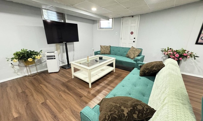 North Bergen Apartment | Cozy NYC-Themed Escape in North Bergen – Minutes from Midtown Manhattan!