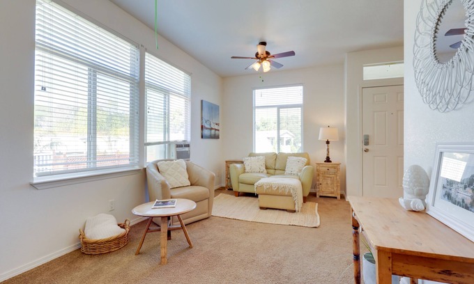 Oak View House | Cozy Oak View Getaway ~ 5 Mi to Ojai Valley!
