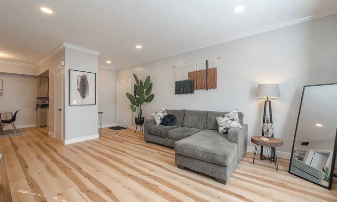 South Central Houston Condo | Cozy Oasis Apt - In Med Center & NRG
