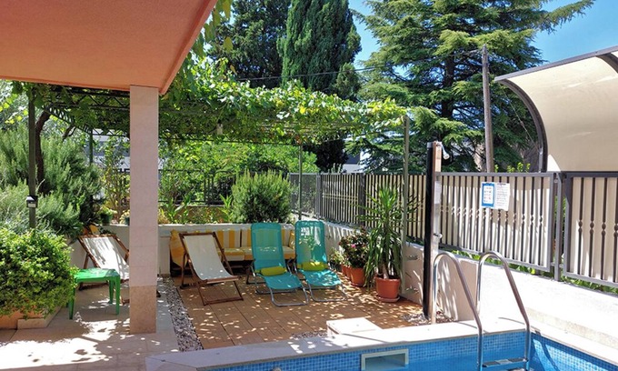 Split Apartment | Cozy Oasis in Front of the Pool – Split
