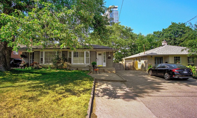 St. Andrew - Windfields House | Cozy Oasis in the City close to transit and shopping. Pet-Friendly!