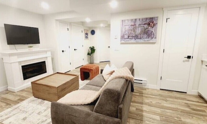 Saskatoon Apartment | Cozy Oasis: Tranquility in the Prairies!n